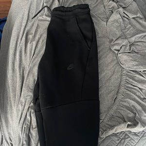 Nike tech fleece pants size Medium
